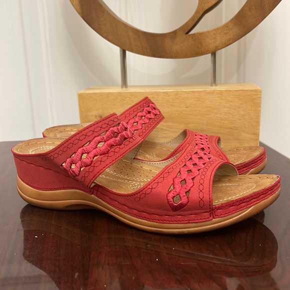 Red Embroidered Sandals- 7.5 US - Picture 3 of 6